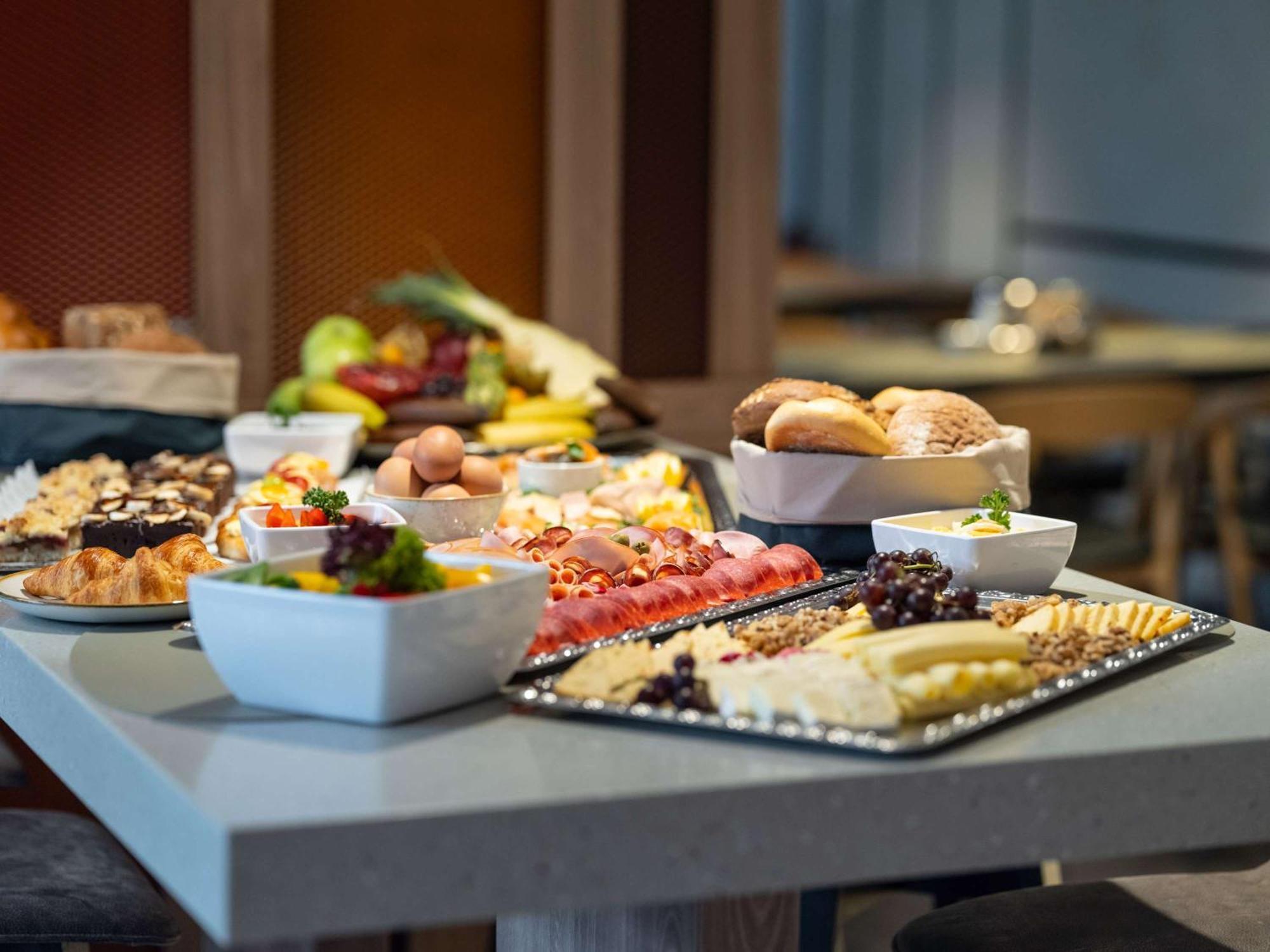 Novotel Suites Wien City Donau Esterno foto