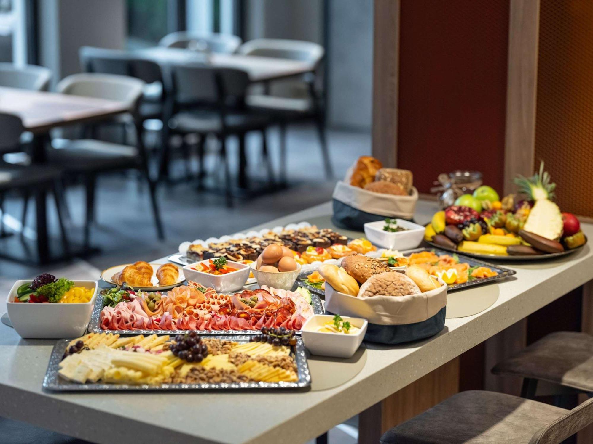 Novotel Suites Wien City Donau Esterno foto